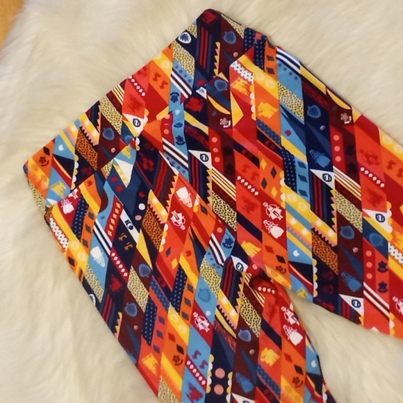 Disney LLR Its a Small World Legging-Pink Mix - Picture 9 of 9